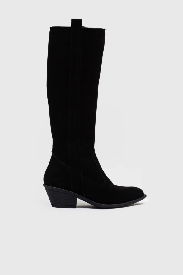 Високі приталені козаки з застібкою та прямим верхом