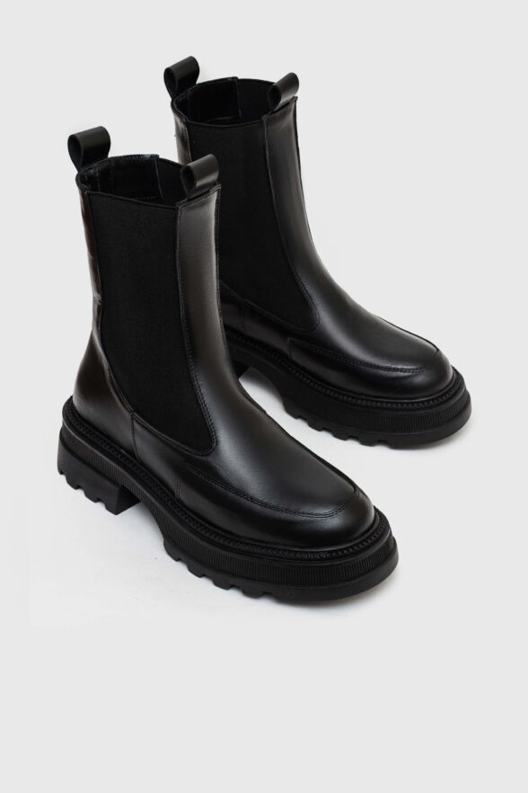 Ваші улюблені Челсі чорні в шкірі