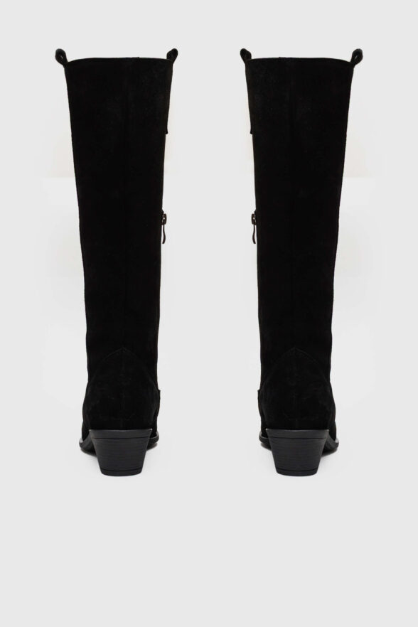 Високі приталені козаки з застібкою та прямим верхом