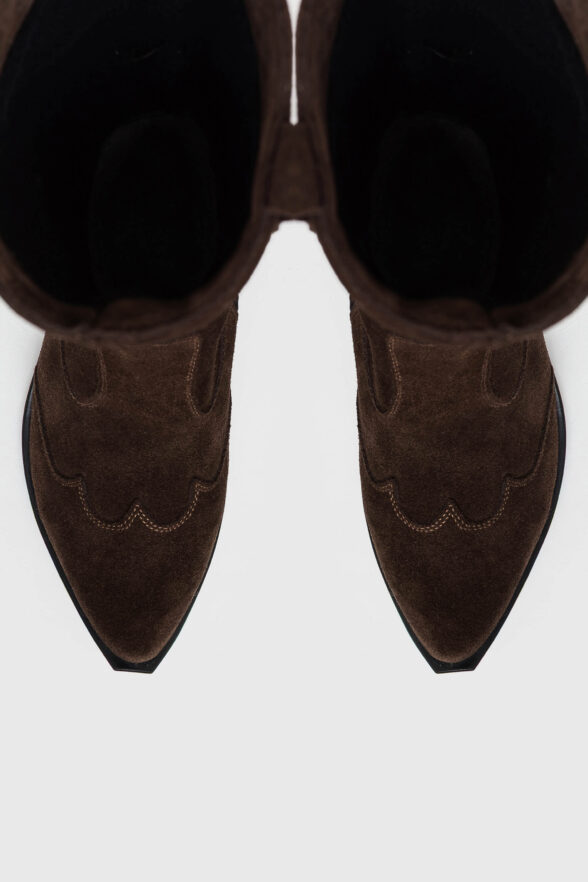 Високі приталені козаки з застібкою