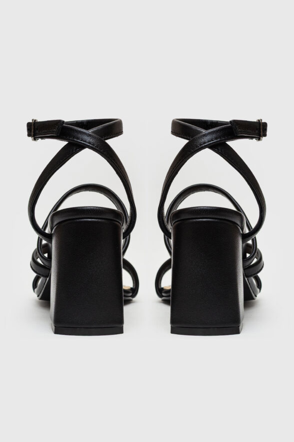 Чорні босоніжки з відкритою пʼятою на підборі 8см