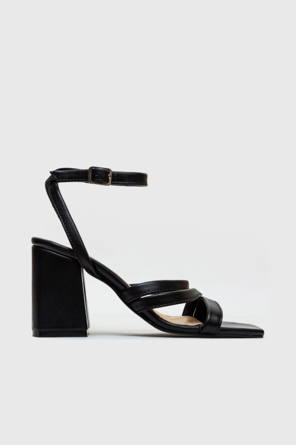 Чорні босоніжки з відкритою пʼятою на підборі 8см