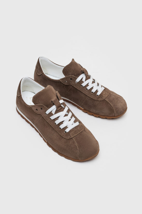 Низькі кросівки з закругленим носиком