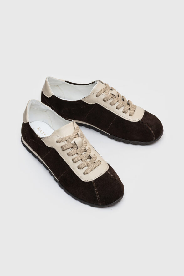 Низькі кросівки з закругленим носиком та комбінацією кольорів