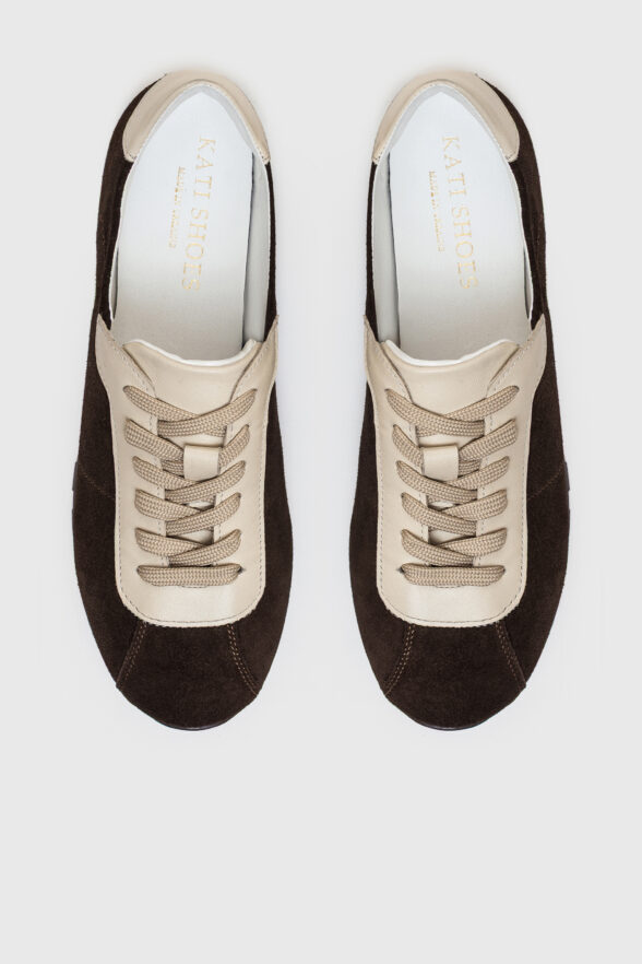 Низькі кросівки з закругленим носиком та комбінацією кольорів