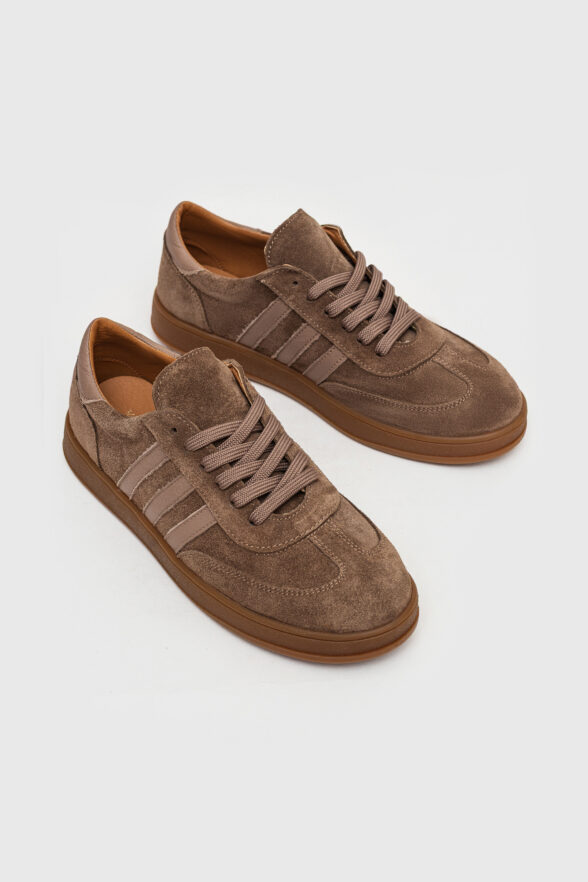 Кеди з декоративними елементами