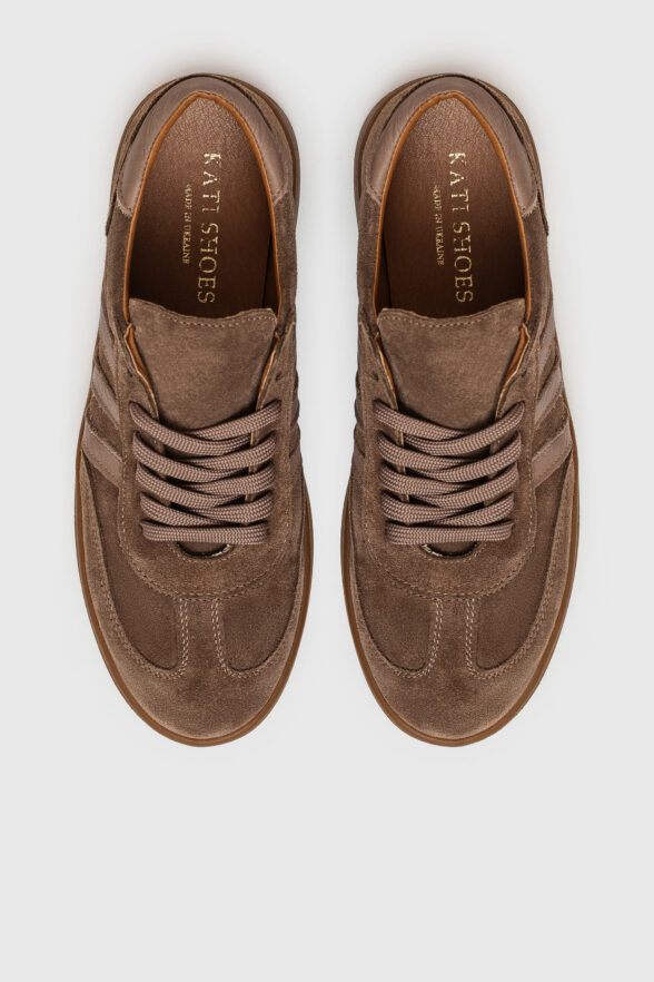 Кеди з декоративними елементами